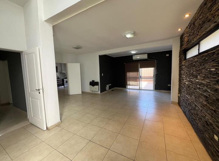 Casa · 273m² · 5 Ambientes · 2 Cocheras