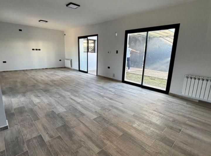 Casa · 140m² · 4 Ambientes · 2 Cocheras