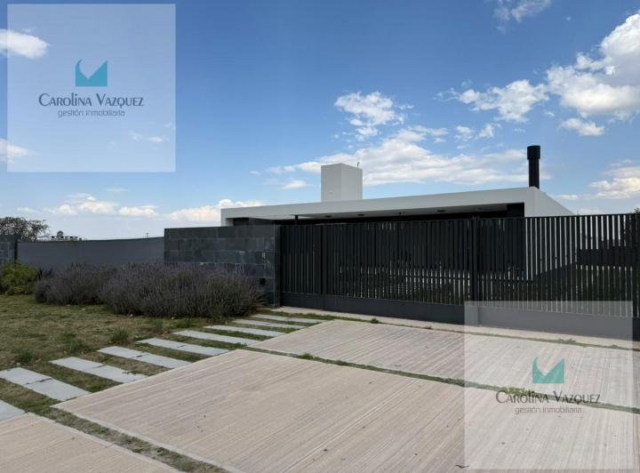 Casa · 286m² · 5 Ambientes · 2 Cocheras