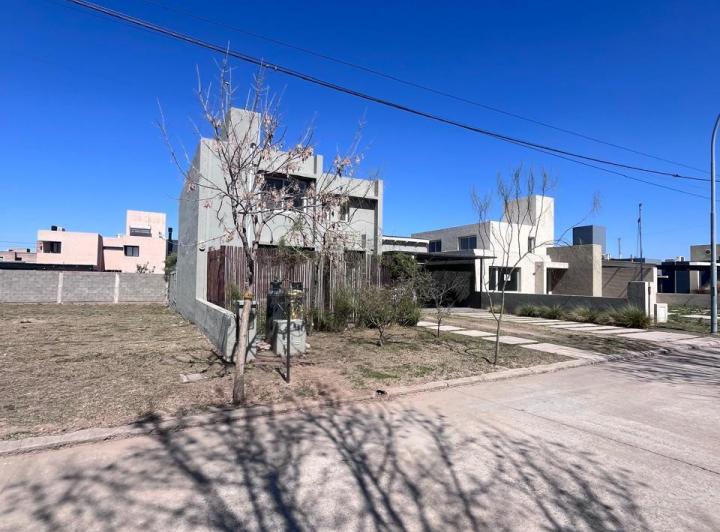 Casa · 151m² · 5 Ambientes · 3 Cocheras