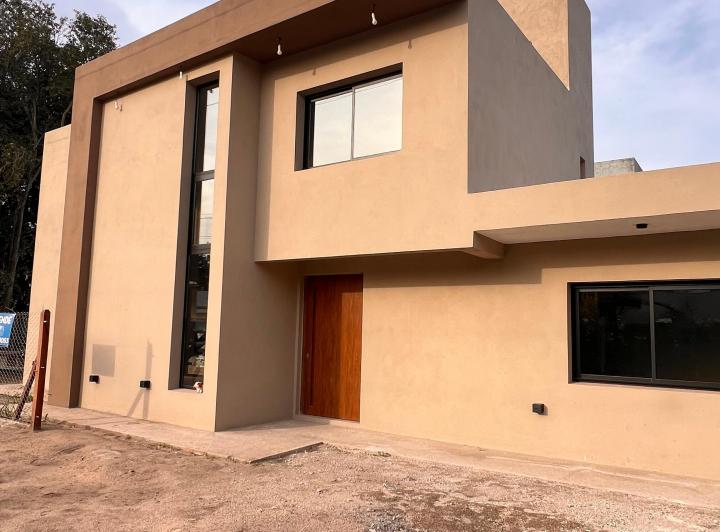 Casa · 165m² · 10 Ambientes · 1 Cochera