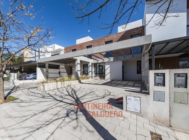 Casa · 184m² · 5 Ambientes · 2 Cocheras