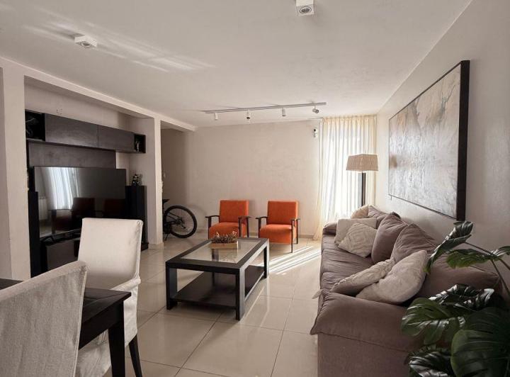 Casa · 255m² · 6 Ambientes · 2 Cocheras