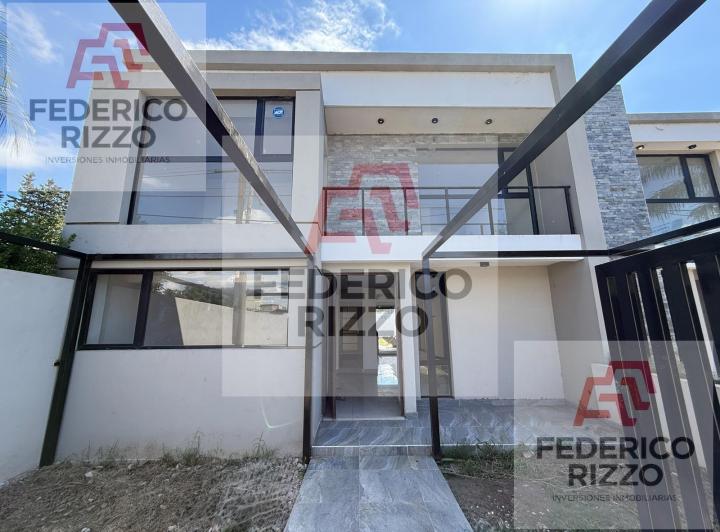 Casa · 250m² · 6 Ambientes · 2 Cocheras