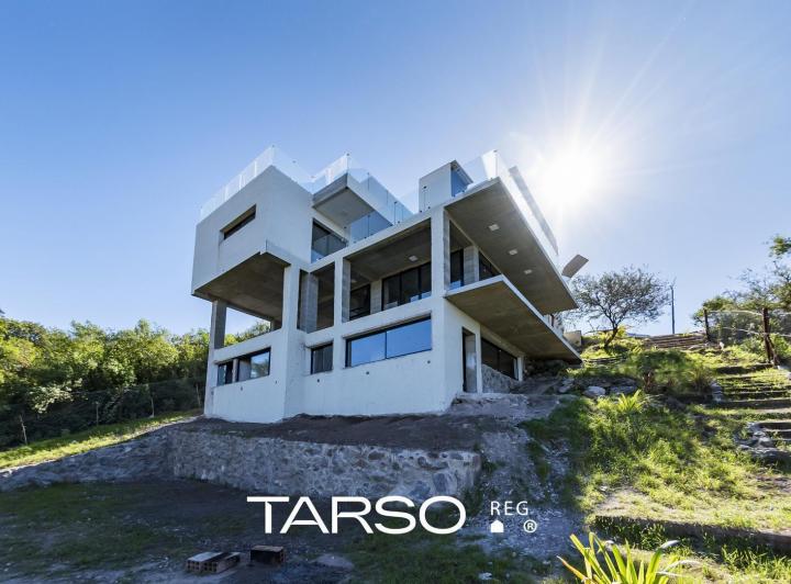 Casa · 440m² · 8 Ambientes · 2 Cocheras
