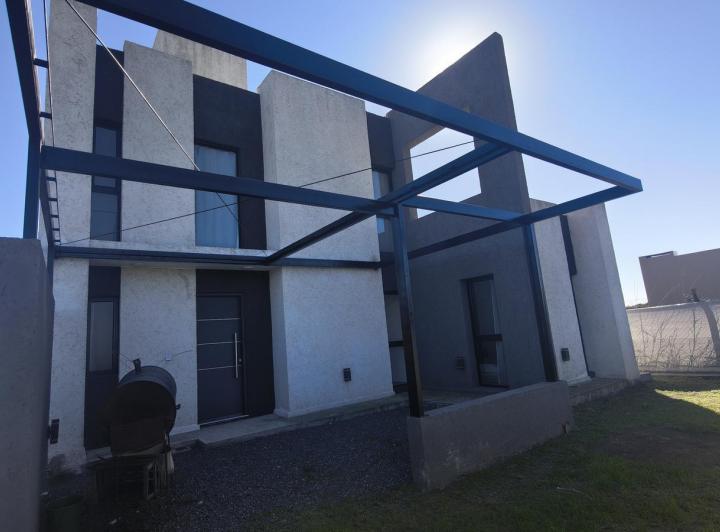 Casa · 140m² · 5 Ambientes · 1 Cochera