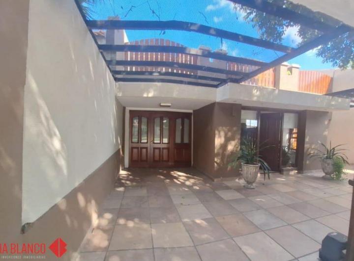 Casa · 450m² · 10 Ambientes · 2 Cocheras