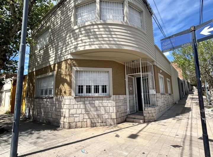 Casa · 317m² · 2 Dormitorios · 2 Cocheras