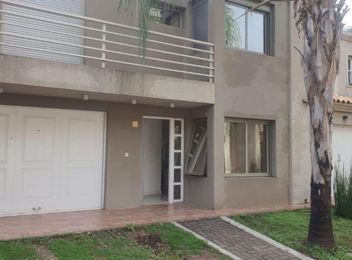 Casa · 180m² · 1 Ambiente · 2 Cocheras