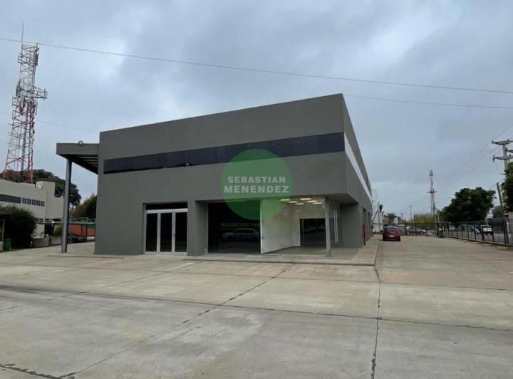 Bodega-Galpón · 710m² · 4 Ambientes · 10 Cocheras