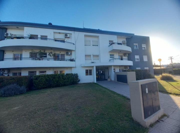 Departamento · 70m² · 4 Ambientes · 1 Cochera