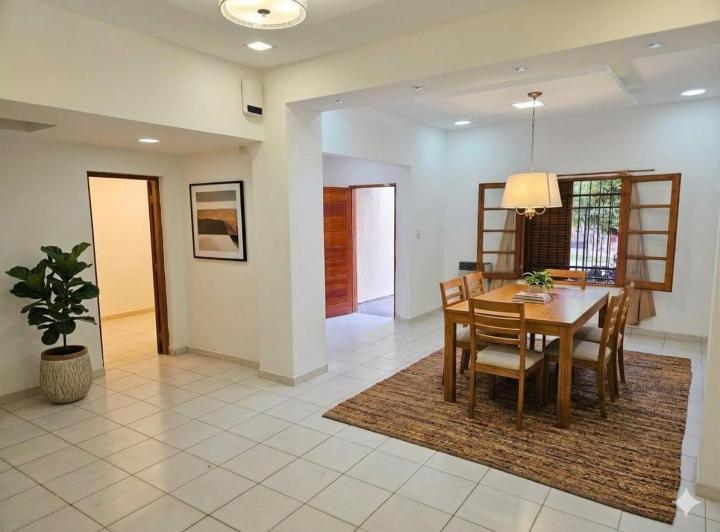 Casa · 230m² · 5 Ambientes · 1 Cochera