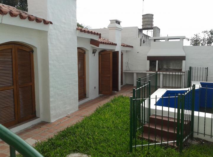 Casa · 210m² · 5 Ambientes · 2 Cocheras