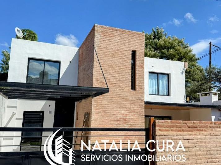 Casa · 100m² · 2 Dormitorios · 1 Cochera