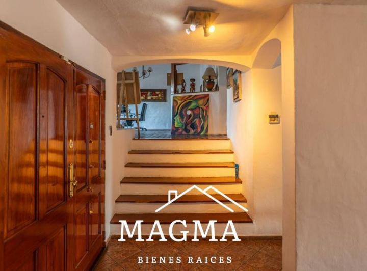 Casa · 315m² · 6 Ambientes · 3 Cocheras