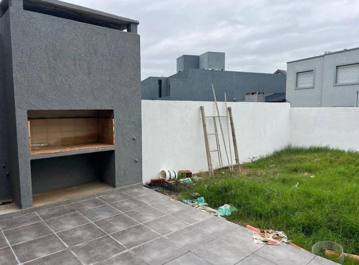 Casa · 170m² · 4 Ambientes · 2 Cocheras