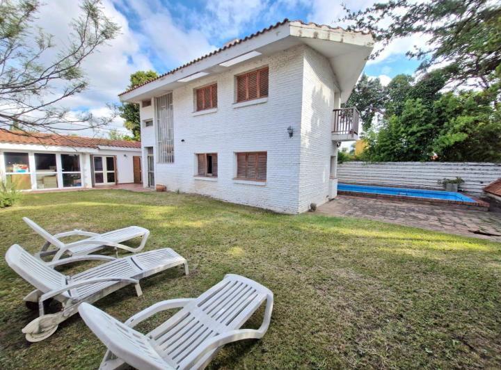 Casa · 322m² · 7 Ambientes · 1 Cochera