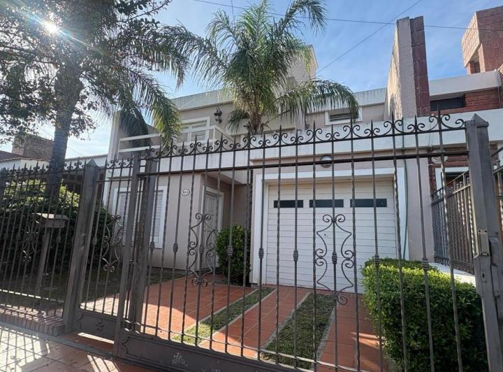 Casa · 160m² · 5 Ambientes · 1 Cochera