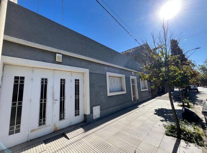 Casa · 164m² · 9 Ambientes · 1 Cochera