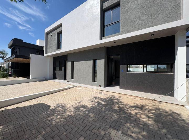 Casa · 150m² · 4 Ambientes · 2 Cocheras