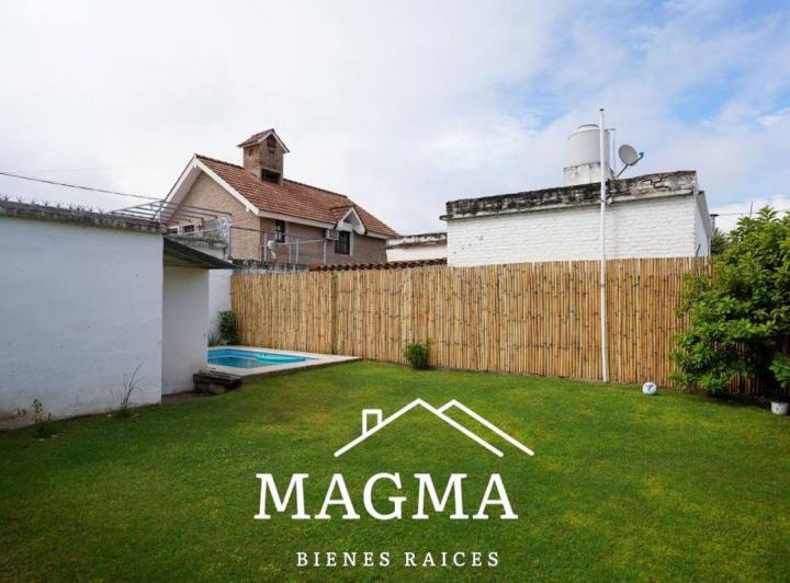 Casa · 210m² · 8 Ambientes · 1 Cochera