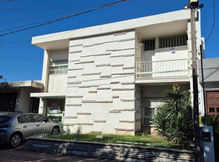 Casa · 250m² · 3 Dormitorios · 2 Cocheras