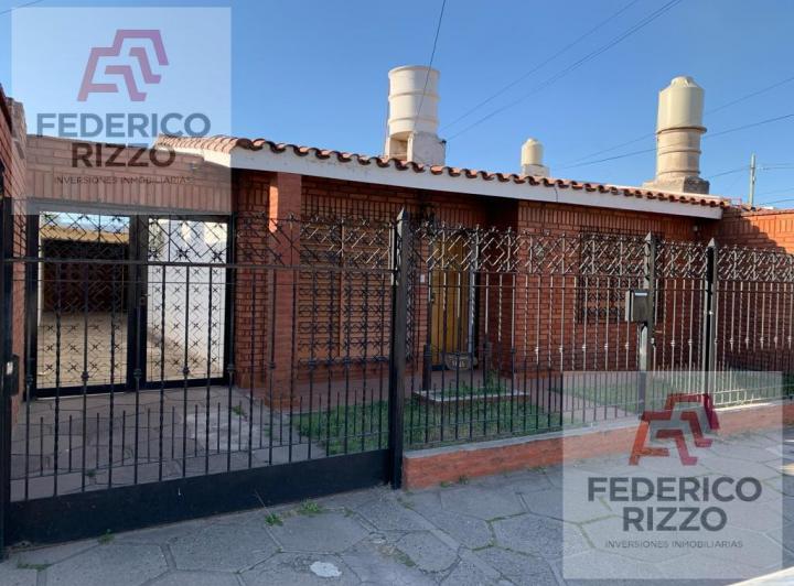 Casa · 250m² · 3 Ambientes · 2 Cocheras