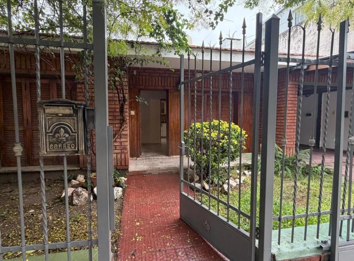 Casa · 248m² · 7 Ambientes · 1 Cochera