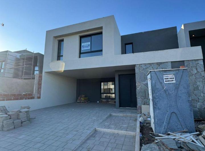 Casa · 150m² · 5 Ambientes · 2 Cocheras