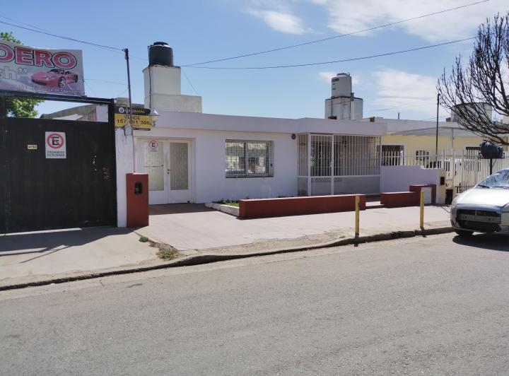 Casa · 261m² · 6 Ambientes · 2 Cocheras