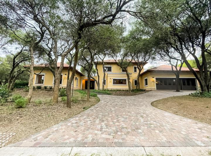 Casa · 850m² · 10 Ambientes