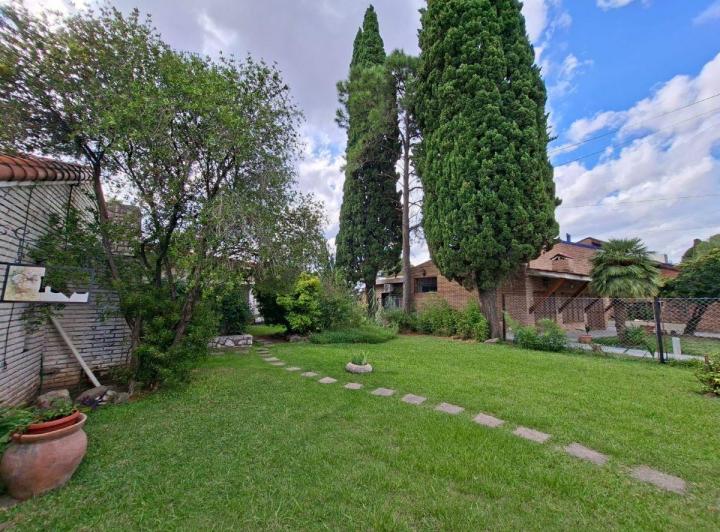 Casa · 341m² · 10 Ambientes · 5 Cocheras