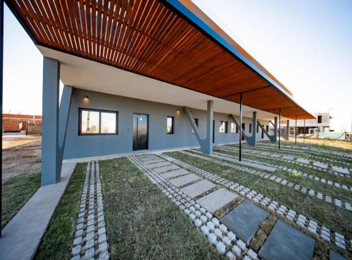 Casa · 100m² · 9 Ambientes · 2 Cocheras