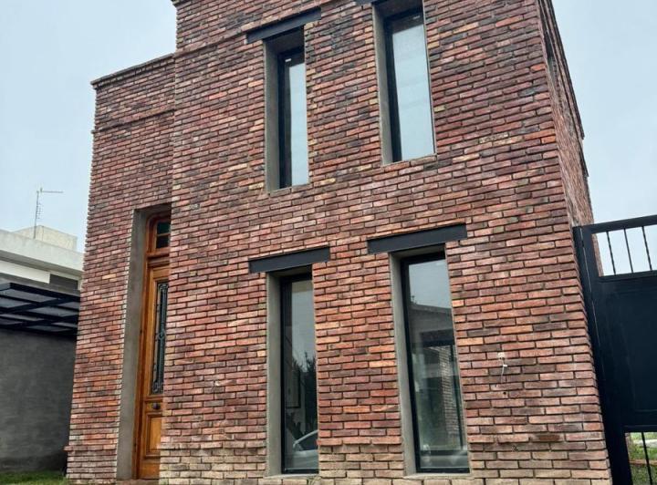 Casa · 180m² · 5 Ambientes · 1 Cochera