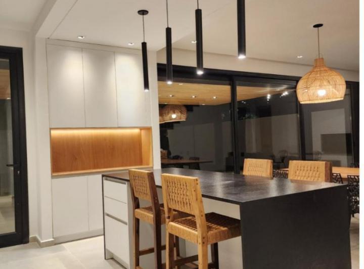 Casa · 264m² · 16 Ambientes · 2 Cocheras