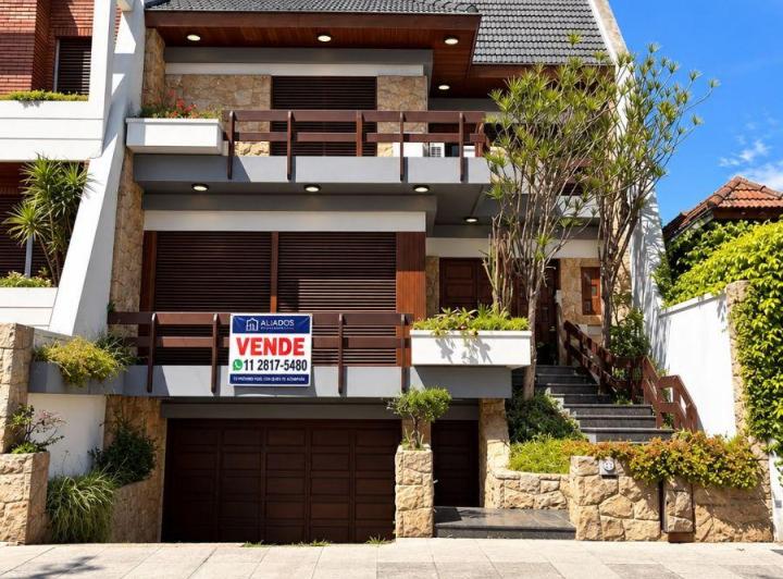 Casa · 486m² · 7 Ambientes · 6 Cocheras