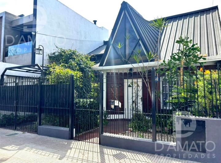 Casa · 180m² · 4 Ambientes · 2 Cocheras