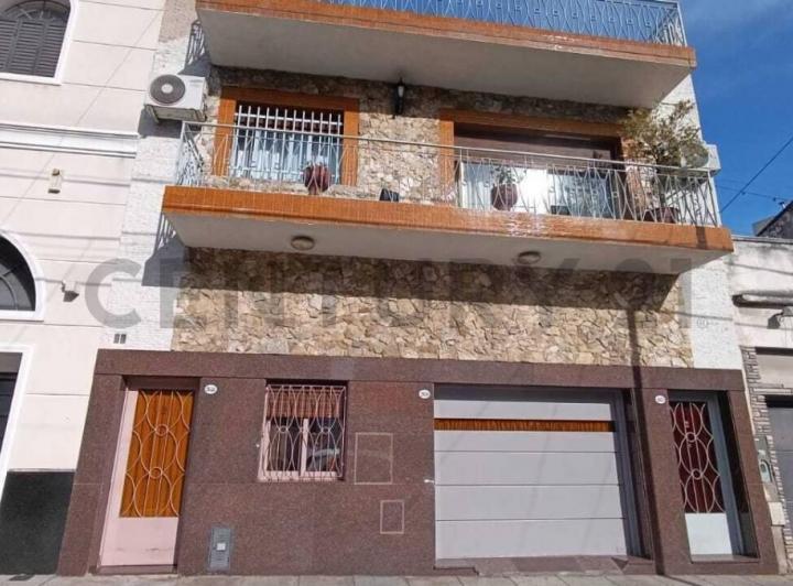Casa · 315m² · 5 Ambientes · 2 Cocheras