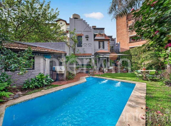 Casa · 260m² · 7 Ambientes · 3 Cocheras