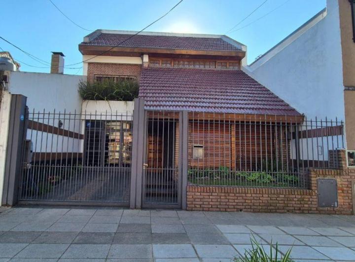 Casa · 240m² · 6 Ambientes