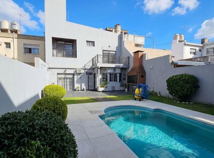 Casa · 231m² · 5 Ambientes · 1 Cochera