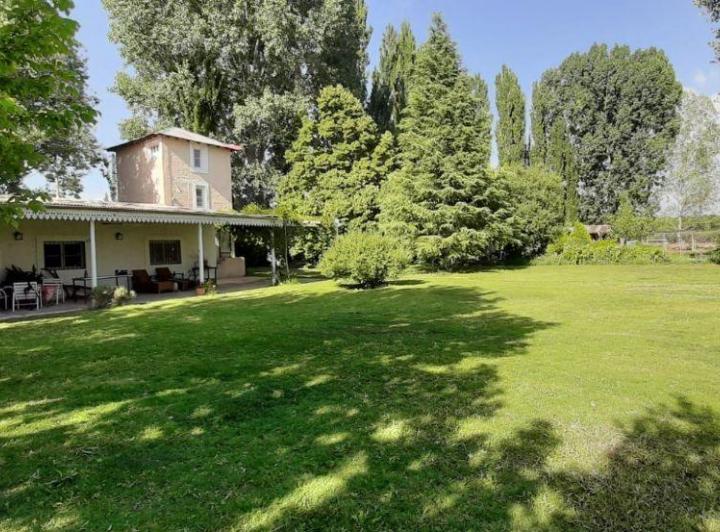 Casa · 300m² · 7 Ambientes · 2 Cocheras
