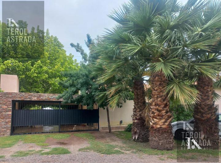 Casa · 270m² · 6 Ambientes · 2 Cocheras