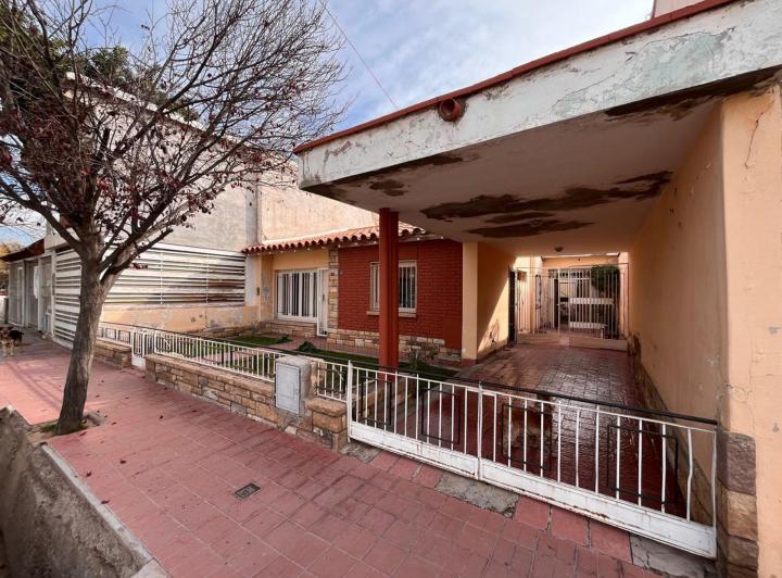 Casa · 125m² · 5 Ambientes · 2 Cocheras