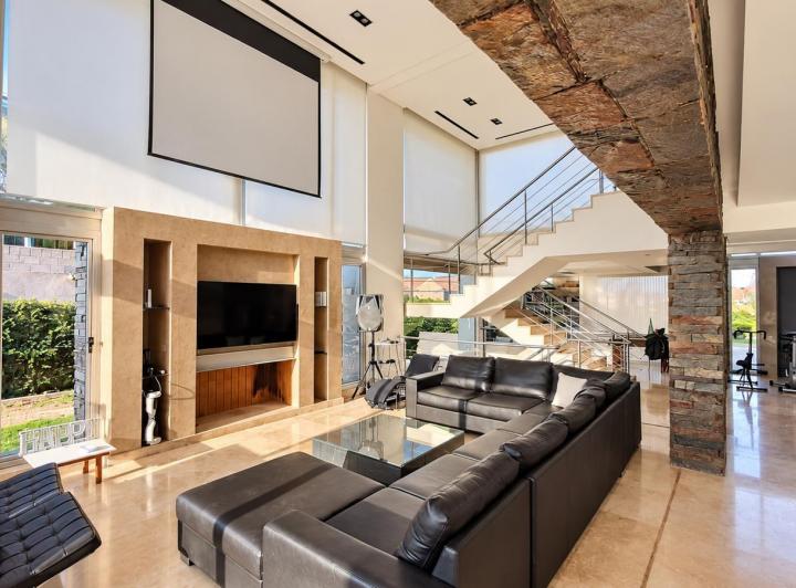 Casa · 600m² · 7 Ambientes · 2 Cocheras
