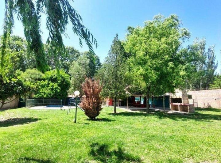 Casa · 230m² · 5 Ambientes · 2 Cocheras