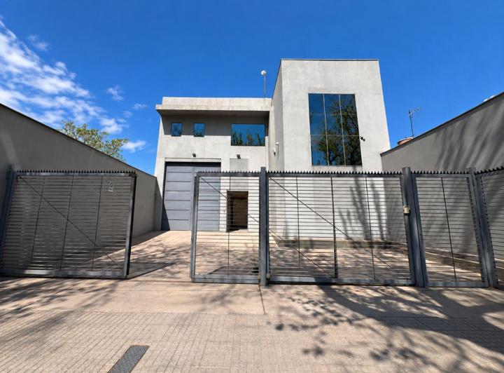 Bodega-Galpón · 737m²