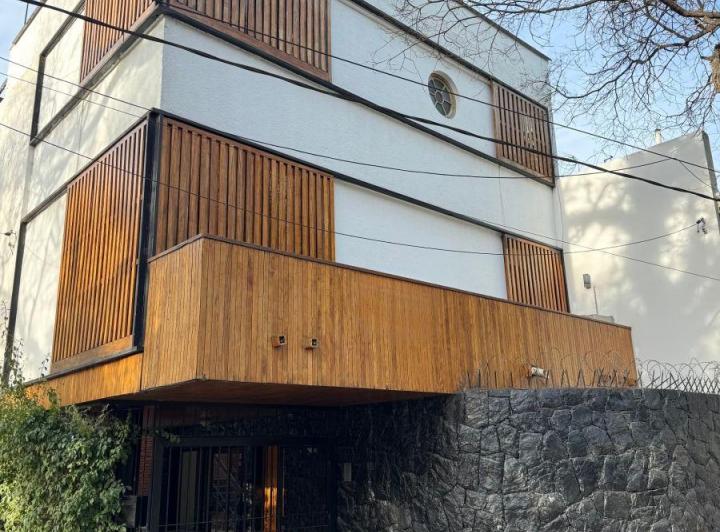 Casa · 207m² · 8 Ambientes · 1 Cochera