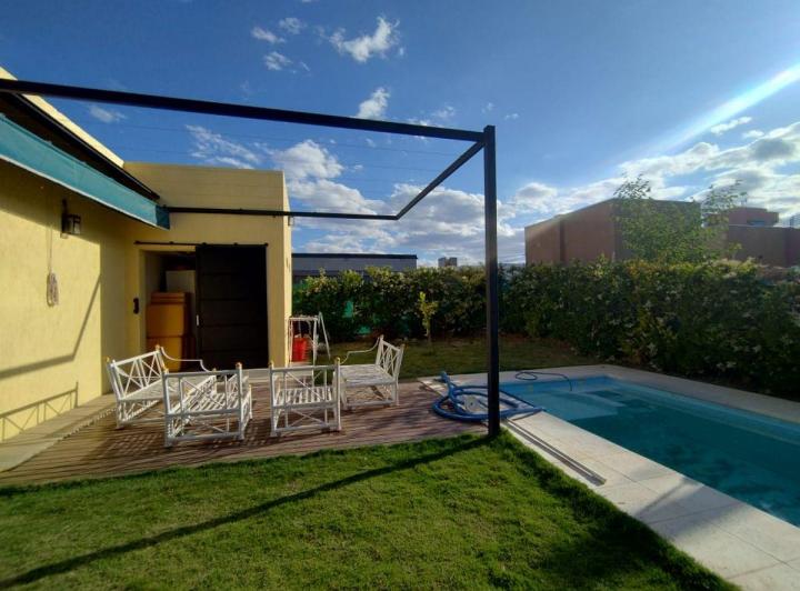 Casa · 173m² · 7 Ambientes · 2 Cocheras