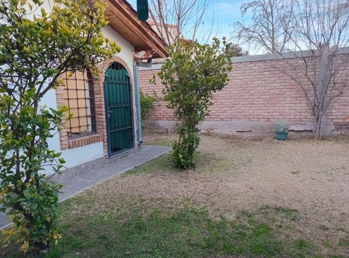 Casa · 99m² · 6 Ambientes · 2 Cocheras